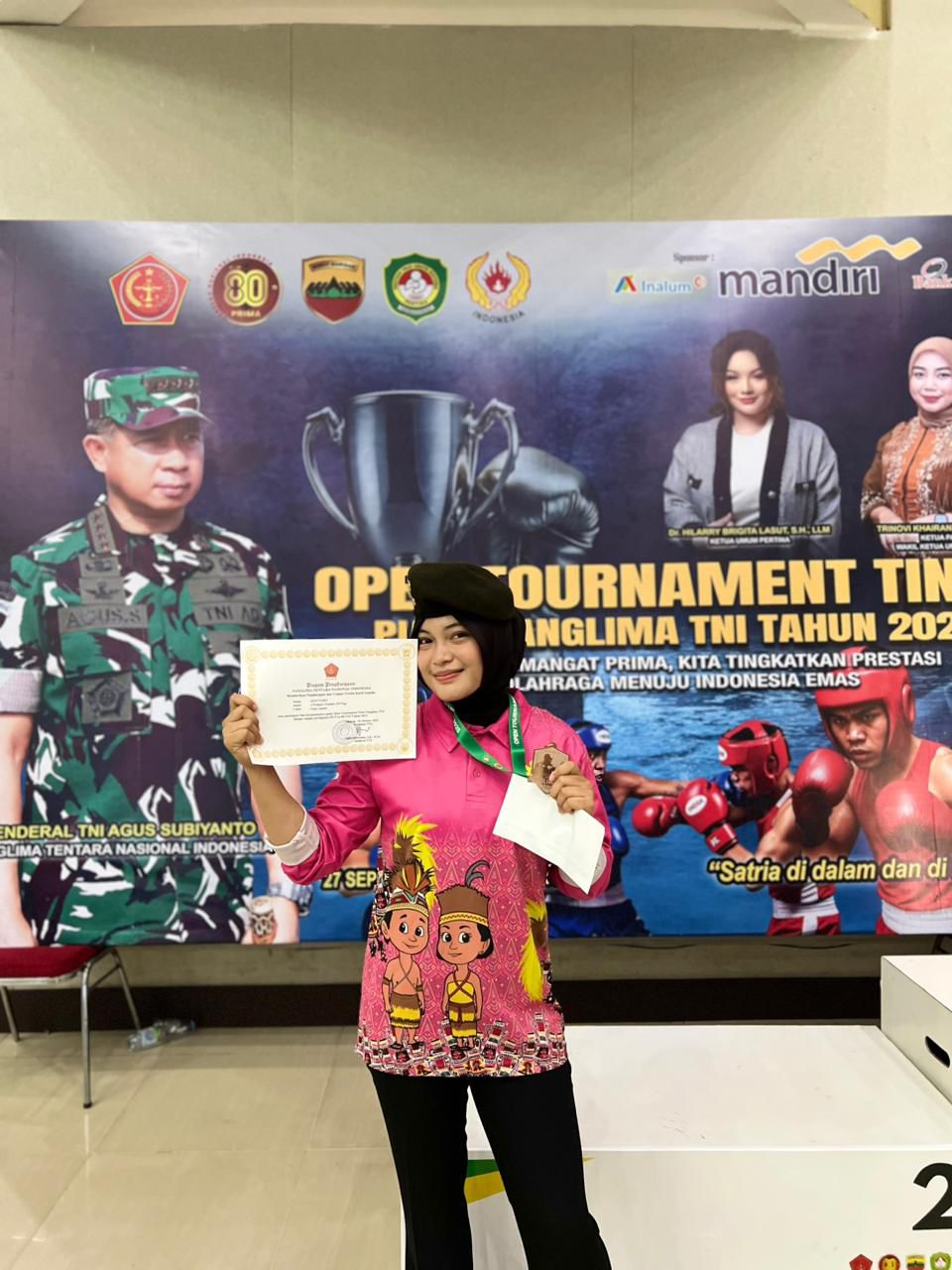 Polwan Ditsamapta Polda Bengkulu Raih Prestasi dan Mengharumkan Bengkulu di Ajang Open Tournament Tinju Piala Panglima TNI Tahun 2025
