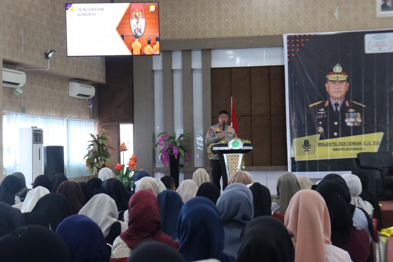 Wakapolda Bengkulu Berikan Kuliah Umum tentang Anti Korupsi di Universitas Muhammadiyah Bengkulu