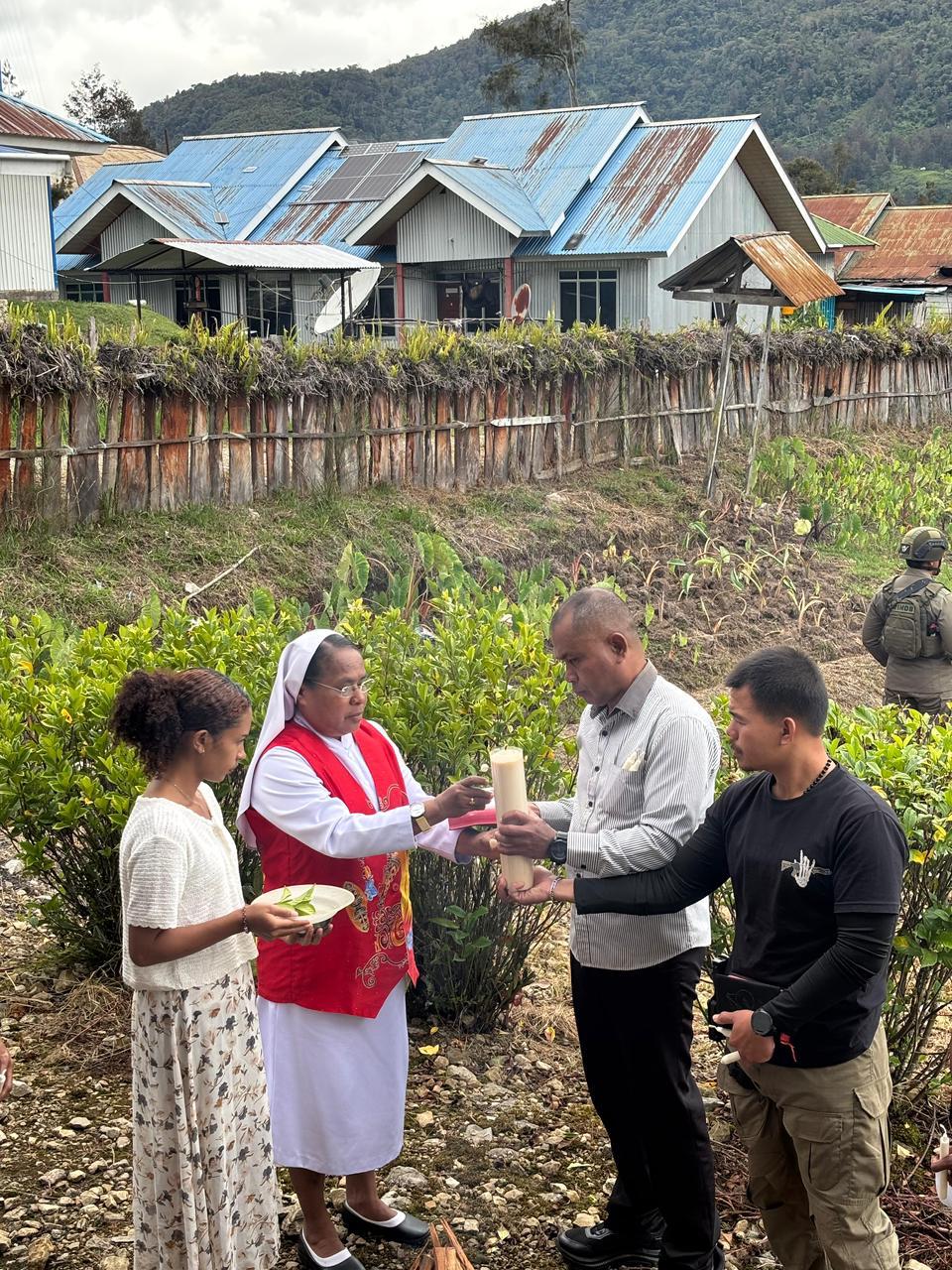 Pengamanan Satgas Damai Cartenz Hadirkan Rasa Aman Saat Ibadah Prapaskah di Sinak